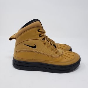 Nike Woodside 2 High Acg Youth Lace up boots Wheat Black Size 4Y